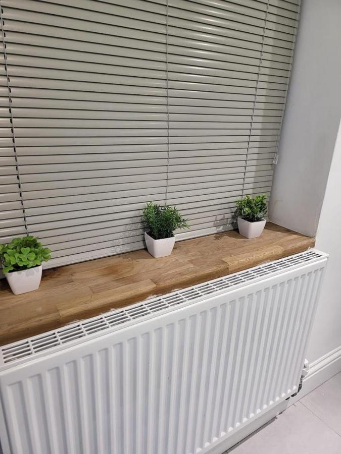Apartamento Fancy Basement Flat B Londres Exterior foto