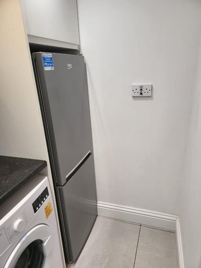 Apartamento Fancy Basement Flat B Londres Exterior foto