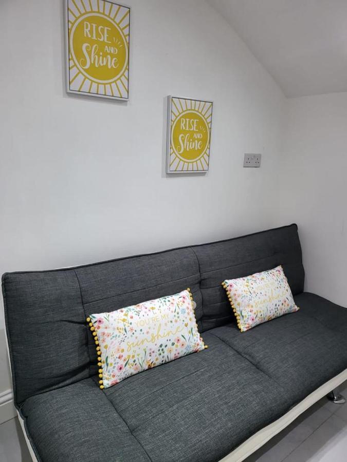 Apartamento Fancy Basement Flat B Londres Exterior foto